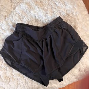 Lulu Hotty Hot shorts 2.5”